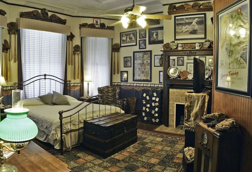 Mcfarlin House B&b