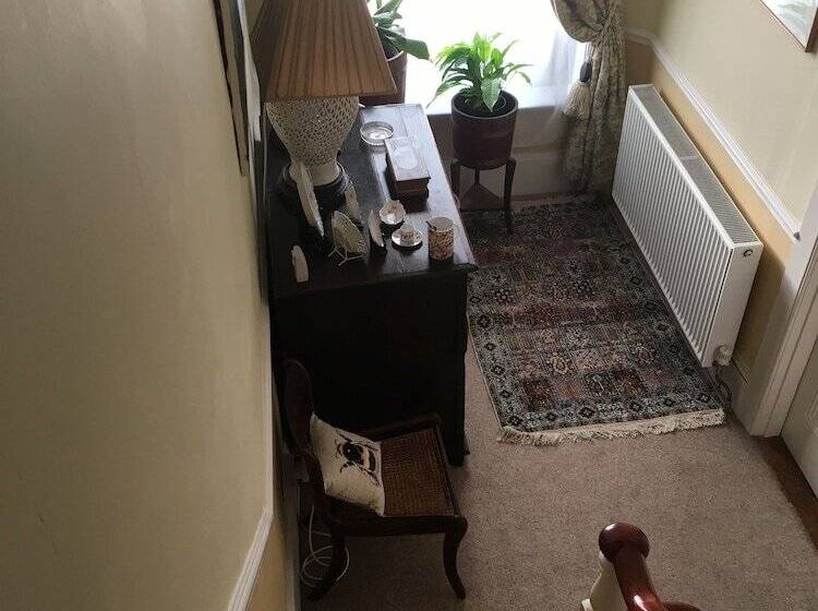 بنسيون Gladstone Guesthouse