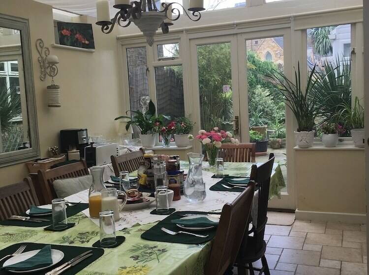 بنسيون Gladstone Guesthouse