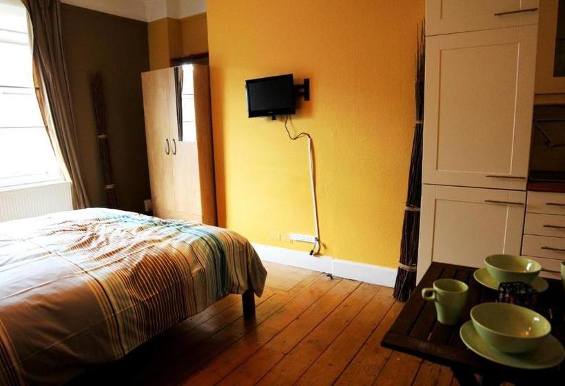 پانسیون Prince Arthur