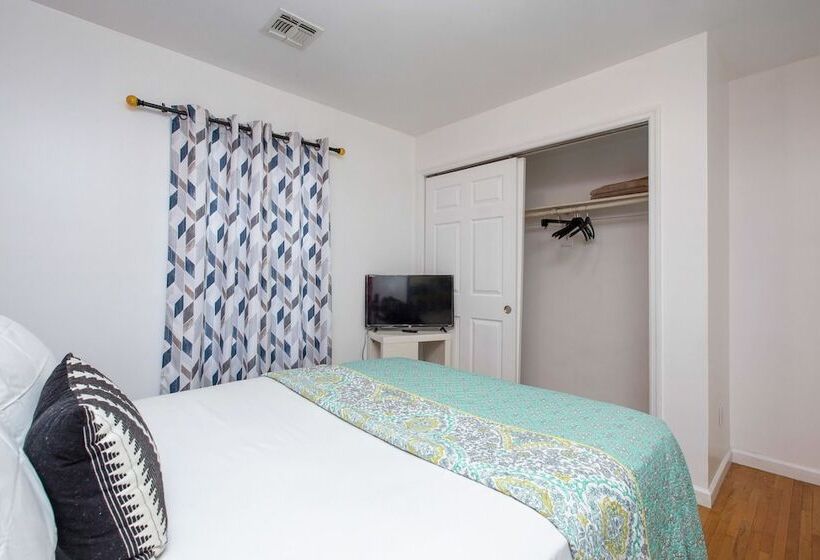 پانسیون Racpanos Modern Stay On Forrest Street