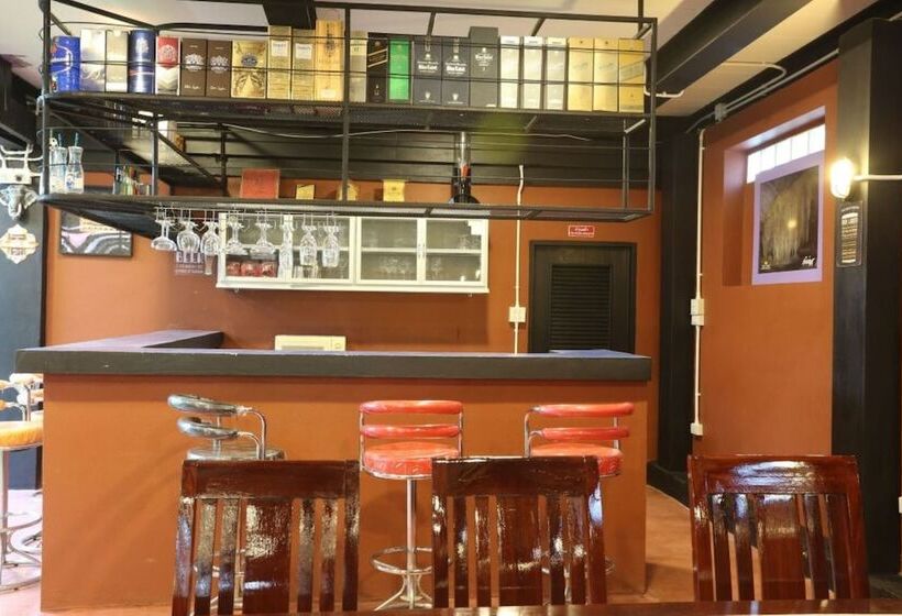 Baan Chang Hotel & Coffee House