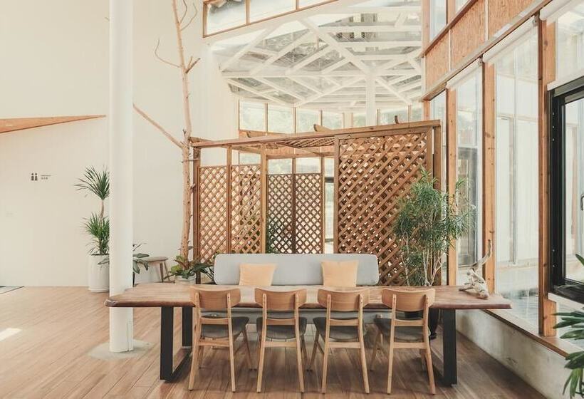 تختخواب و صبحانه Afternoon Resort