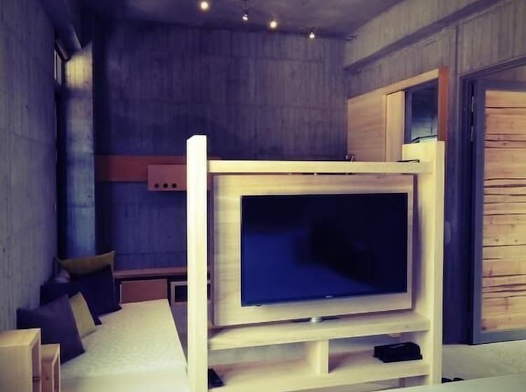 تختخواب و صبحانه One House