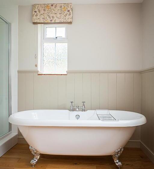 צימר Stoodleigh Court Coach House