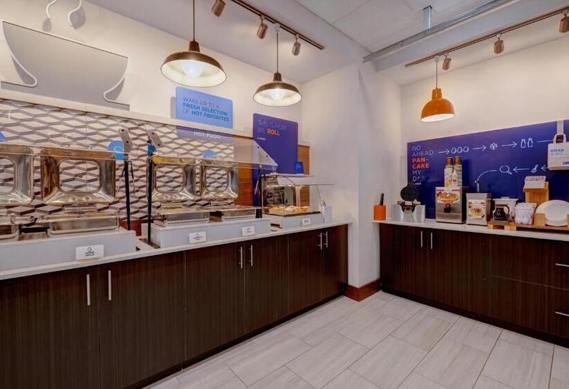 Отель Holiday Inn Express & Suites   Brighton, An Ihg