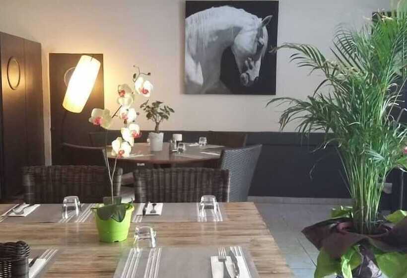 ホテル Restaurant Le Goût Des Hôtes