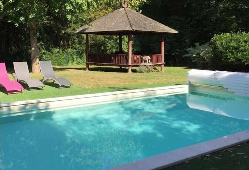 Пансион Chambre D Hotes Les Rives De La Tronne