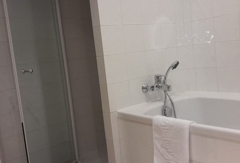 Пансион Chambre D Hotes Les Rives De La Tronne