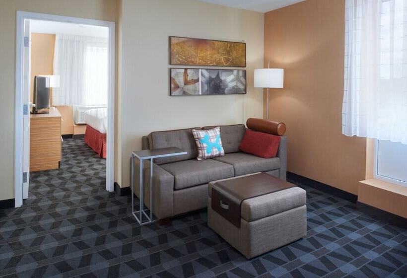 Towneplace Suites By Marriott Grand Rapids Airport