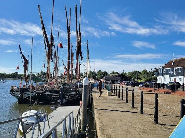 住宿加早餐  Jolly Sailor  Fish On The Quay