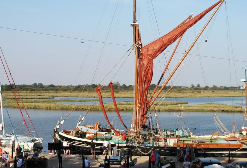 مبيت وإفطار Jolly Sailor  Fish On The Quay