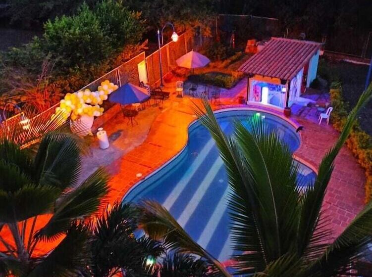 هتل El Porton De San Gil