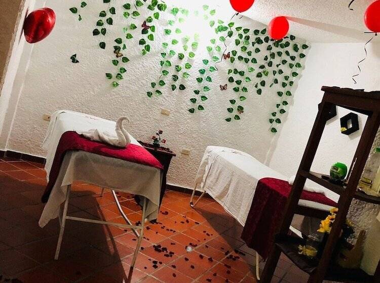 هتل El Porton De San Gil