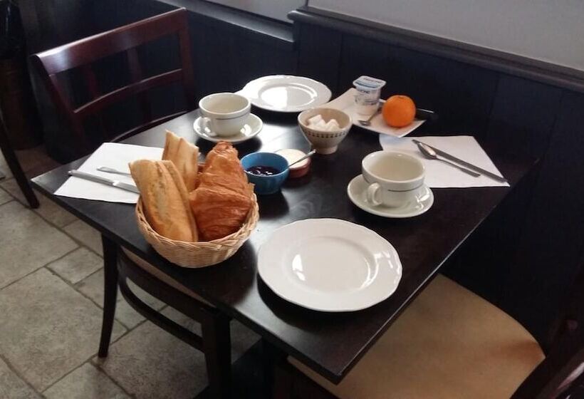 Отель Restaurant L Emeraude
