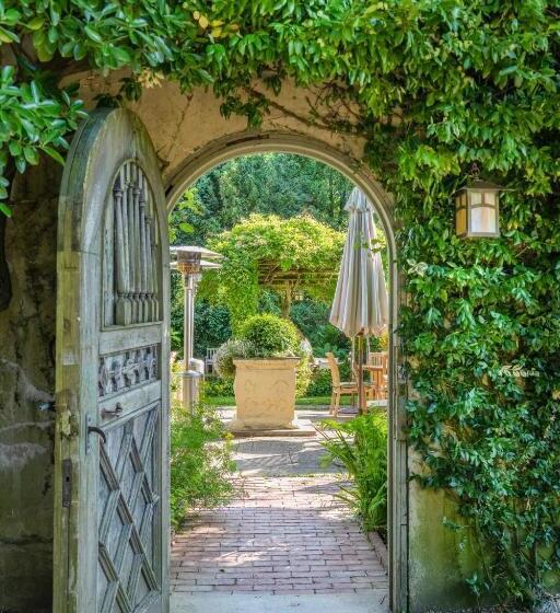 Bed and Breakfast The Baker House 1650