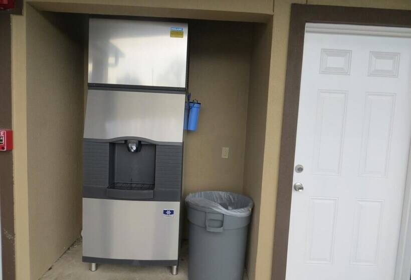 בית מלון כפרי Scottish Inn & Suites