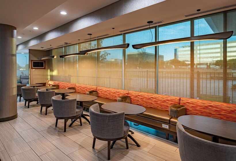 هتل Springhill Suites Dallas Central Expressway