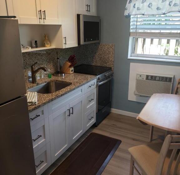 فندق على الطريق Ashley Brooke Beach Resort