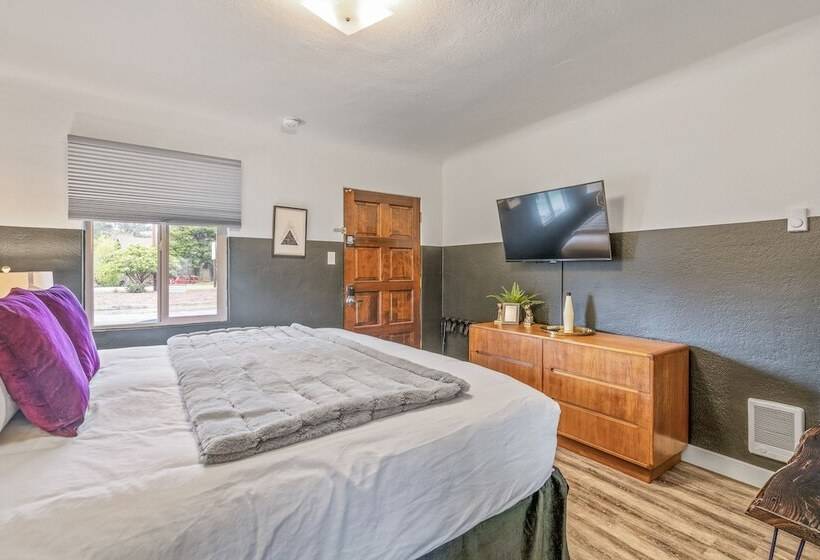 B.side Motel + Rv