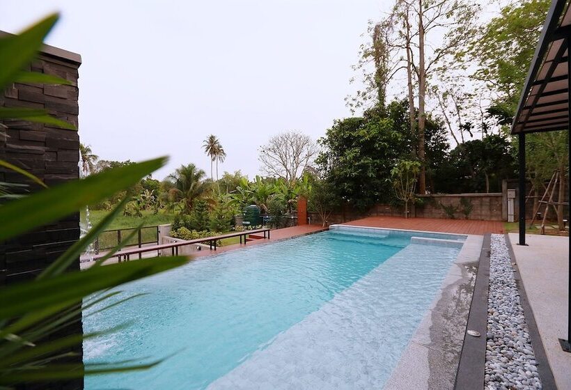 هتل Canvas Family Home