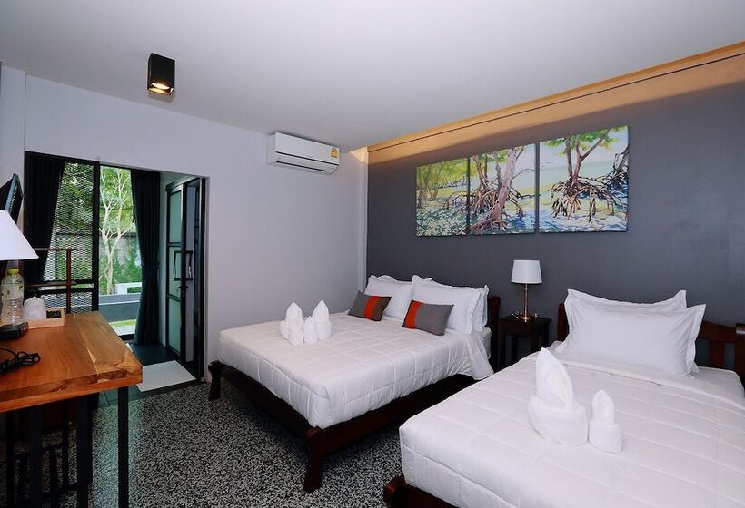 هتل Canvas Family Home