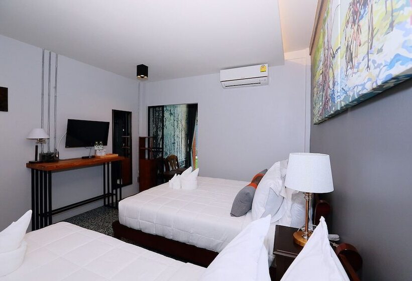 هتل Canvas Family Home
