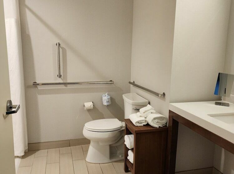 هتل Courtyard By Marriott Petoskey At Victories Square