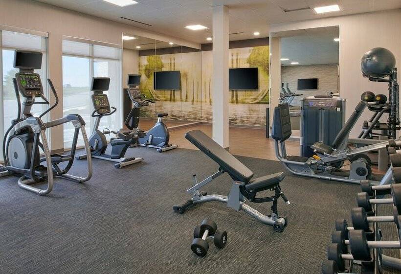 هتل Courtyard By Marriott Petoskey At Victories Square