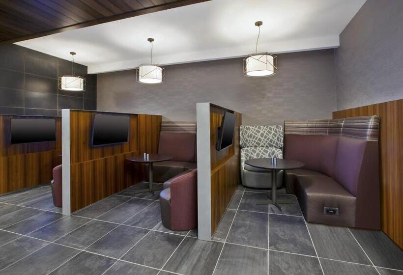 فندق Courtyard By Marriott St. Joseph Benton Harbor