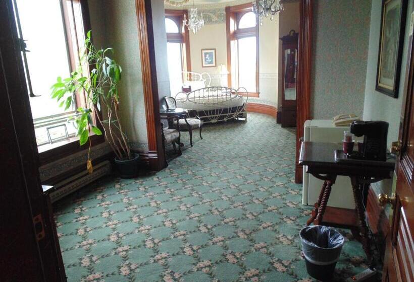 فندق Manresa Castle