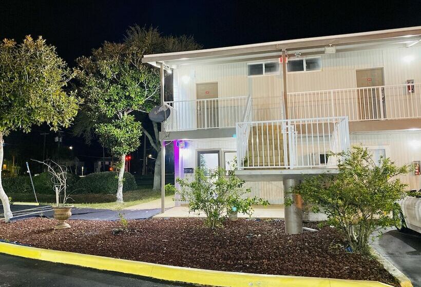 מוטל Host Inn