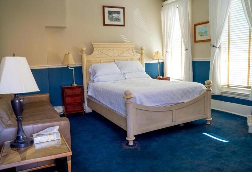 پانسیون Brasswood Inn