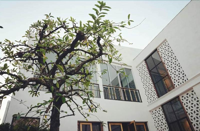 بنسيون White Wall Riverfront