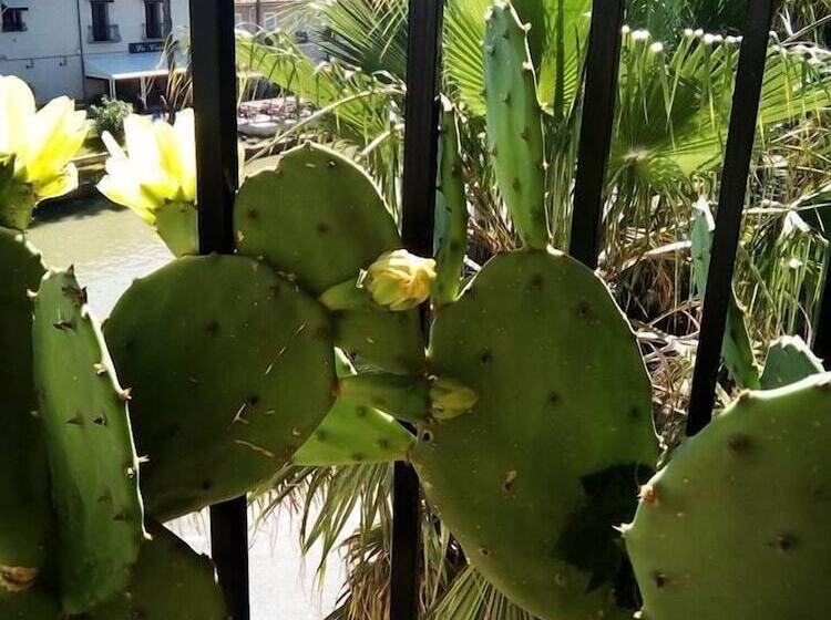 تختخواب و صبحانه Maison Du Canal