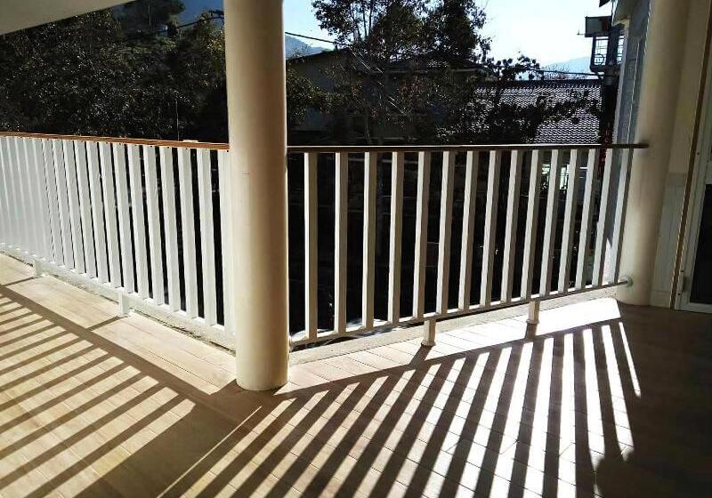 تختخواب و صبحانه Muknana