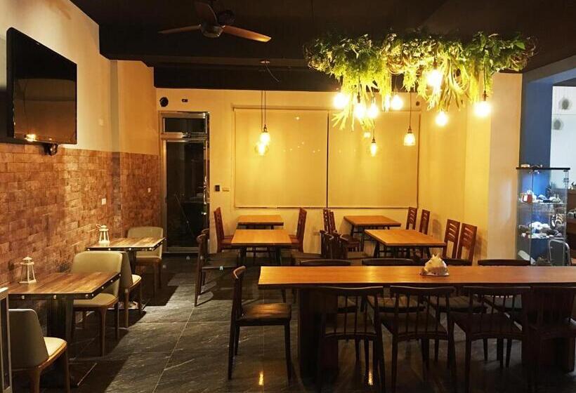 تختخواب و صبحانه Two Home Inn