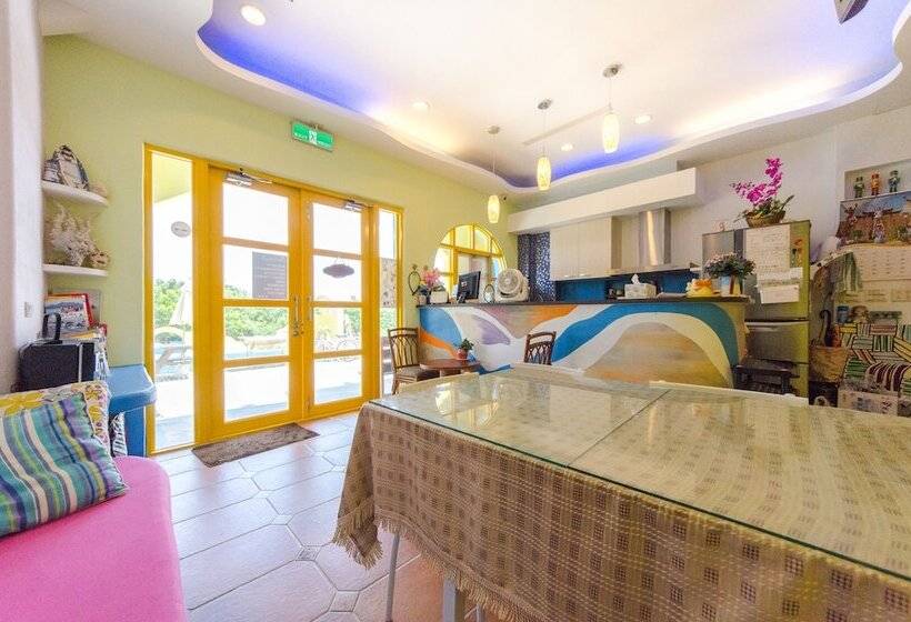 تختخواب و صبحانه Yellow Submarine