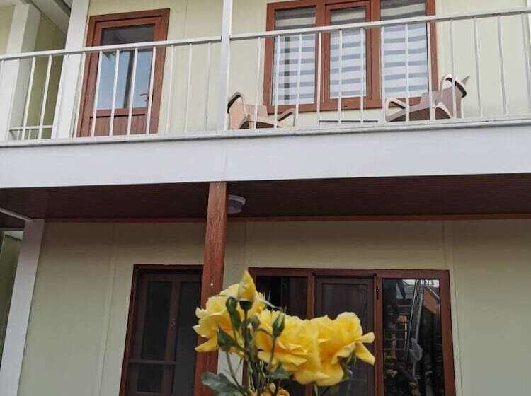 مسافرخانه Assos Livza Butik & Apart Otel