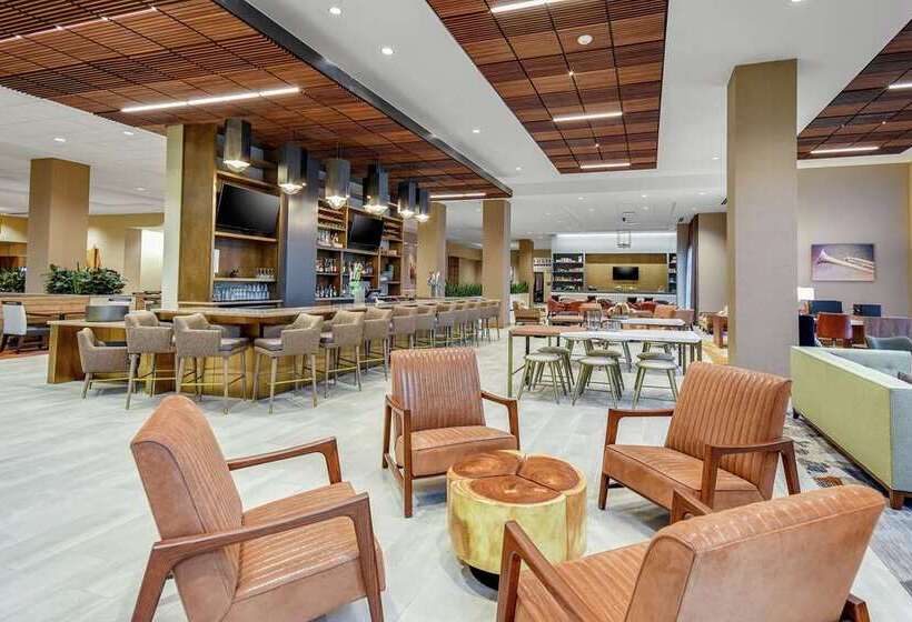 فندق Embassy Suites By Hilton Jonesboro Red Wolf Convention Center