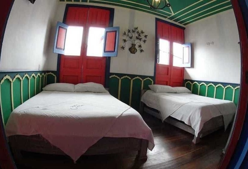 هتل Hostal De Jahn