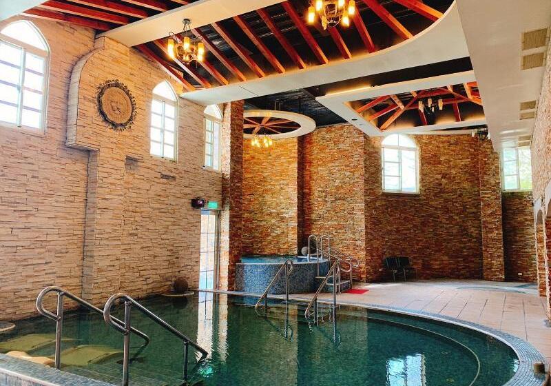 هتل Huis Ten Bosch