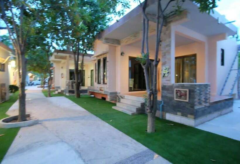 هتل Khumphyazaw Resort