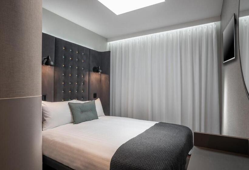 בית מלון כפרי Point A Kensington Olympia