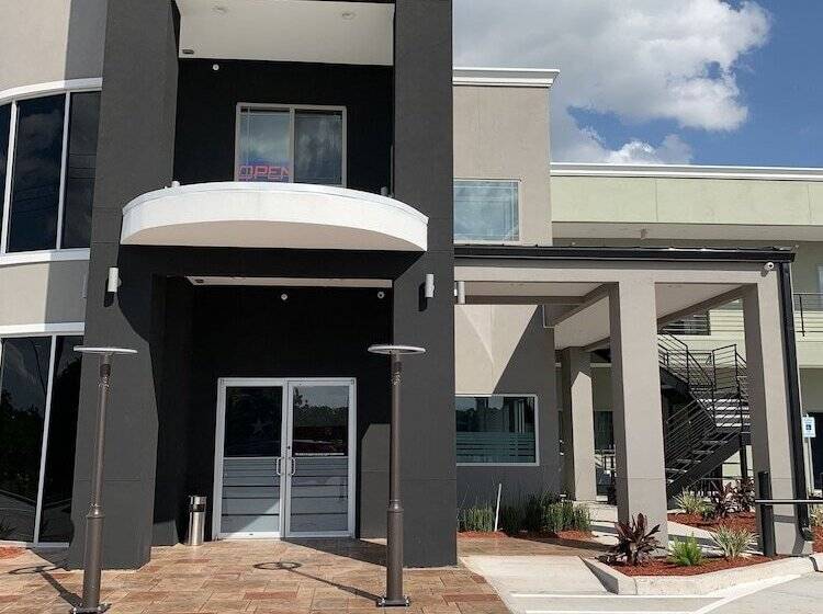 هتل Scottish Inns And Suites Scarsdale