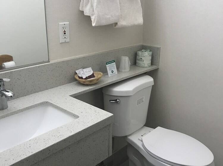 فندق على الطريق Manhattan Inn & Suites