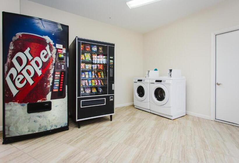 מוטל Scottish Inn & Suites