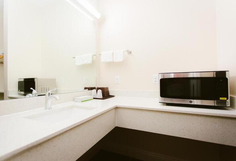 מוטל Scottish Inn & Suites