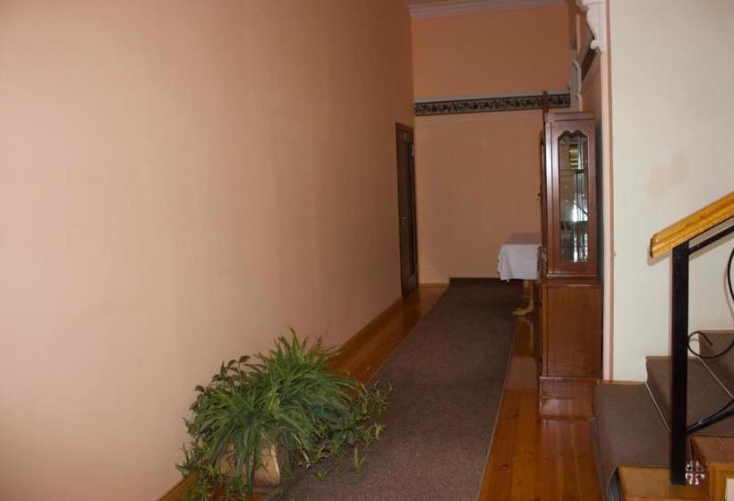 Platan Hostel