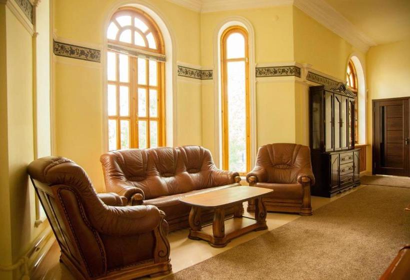 Platan Hostel